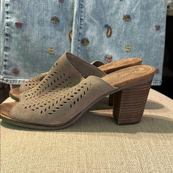 TOMS Women's Gray Perforated Mules - Picture 7 of 8